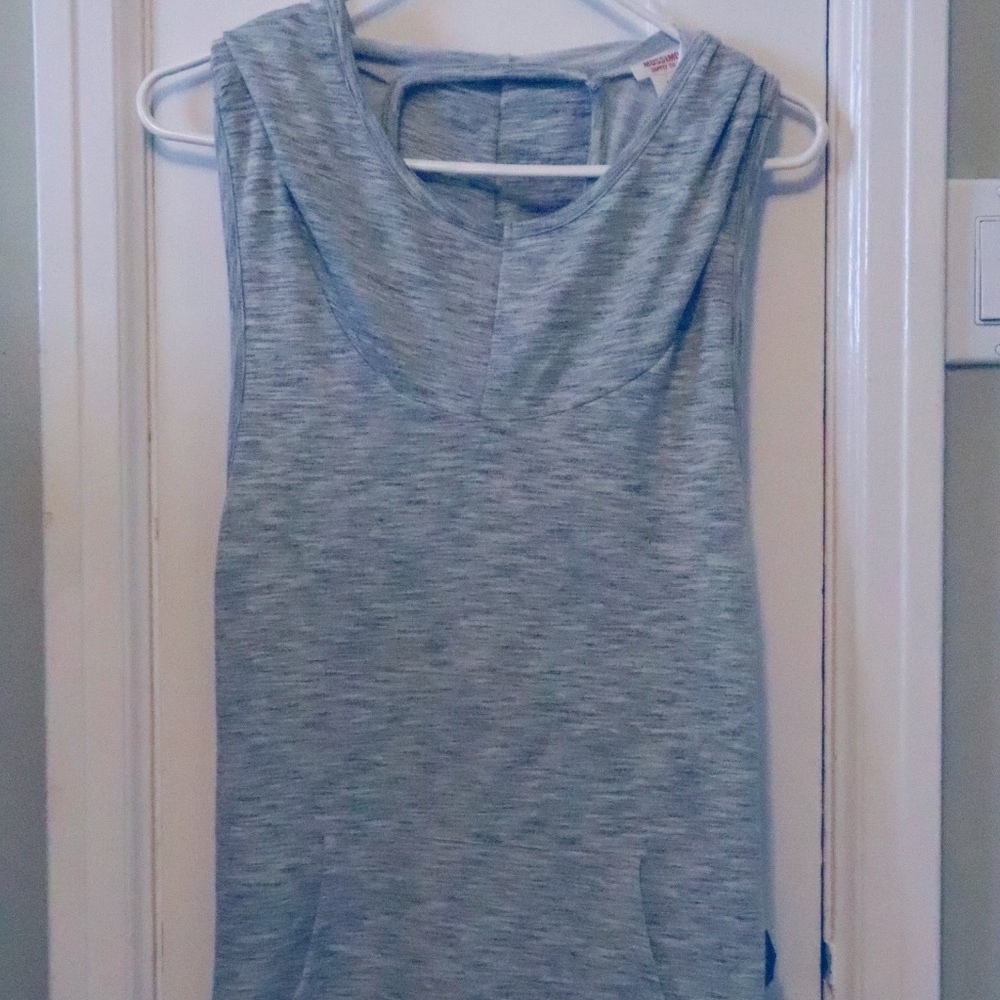 ⭐️LAST CHANCE!!⭐️Sleeveless hoodie